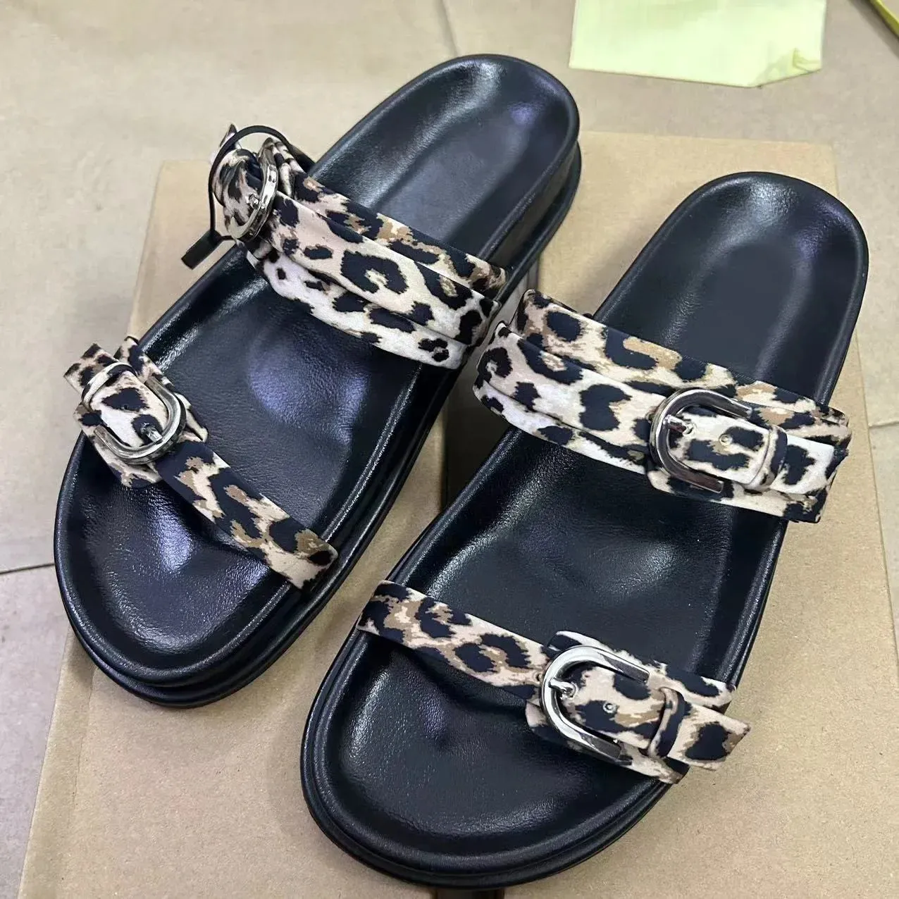 Chic Leopard Print Platform Sandal