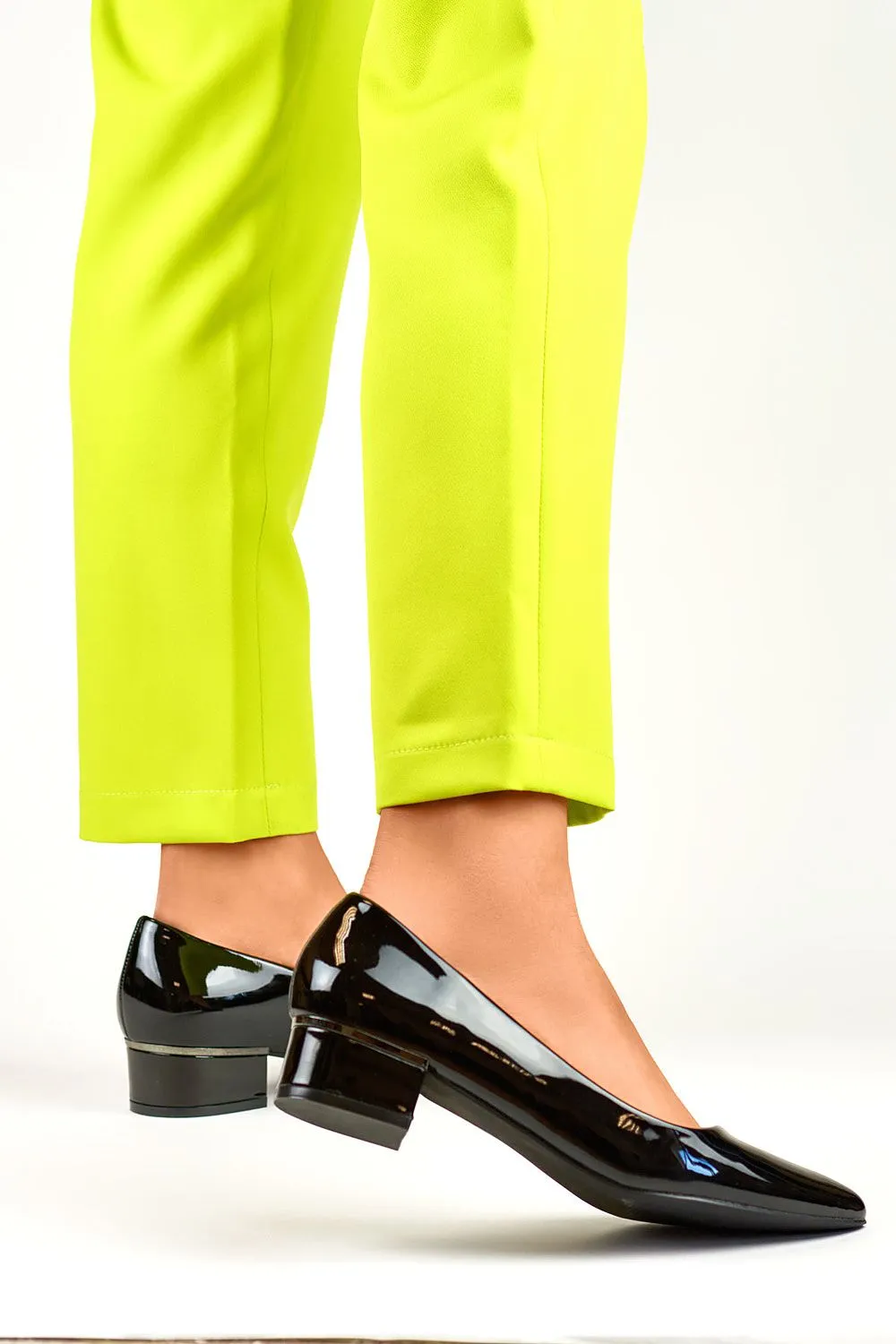 Elegant Sleek Timeless Block Heel Pumps