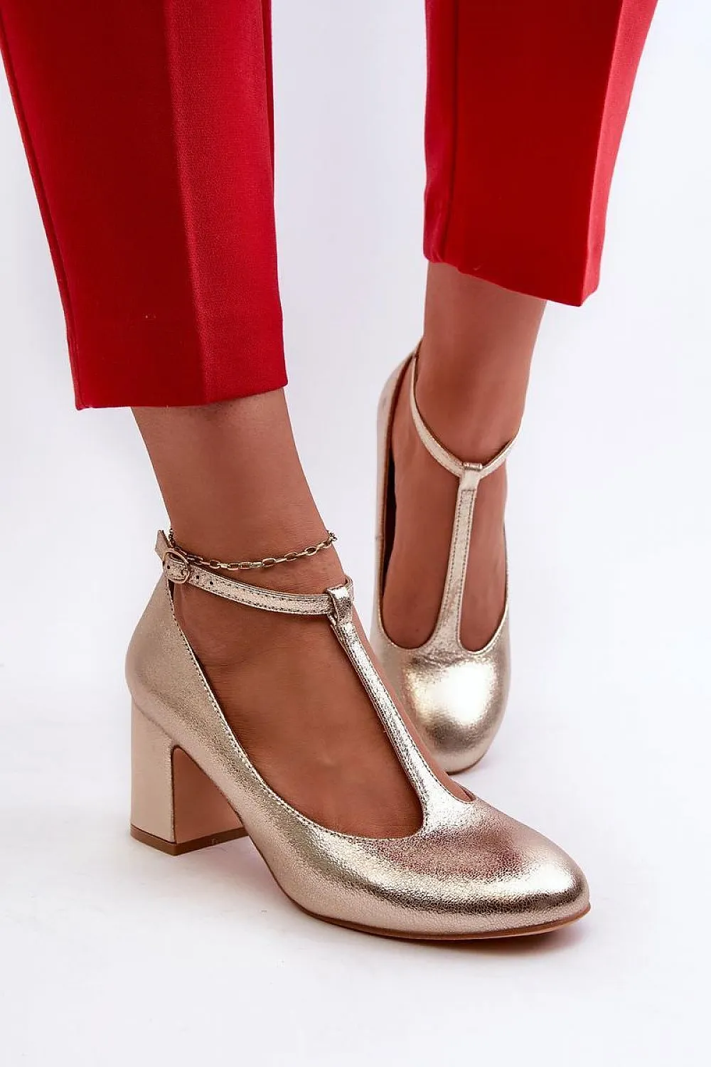 Elegant Sleek Timeless Block Heel Pumps
