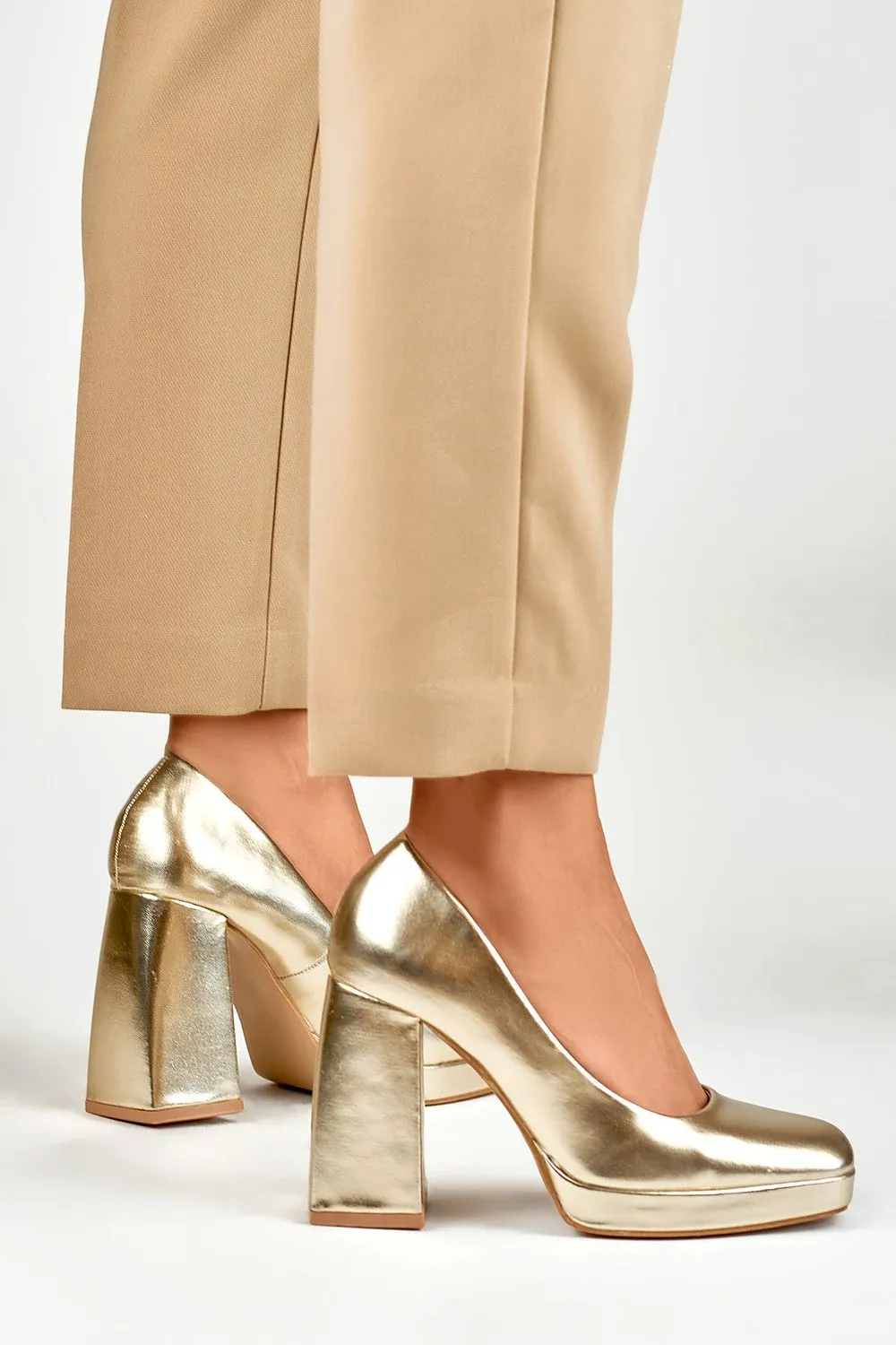 Elegant Sleek Timeless Heel Pumps
