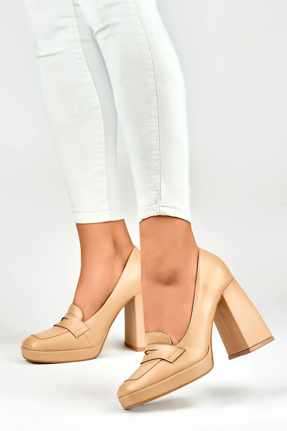 Elegant Sleek Timeless Heel Pumps