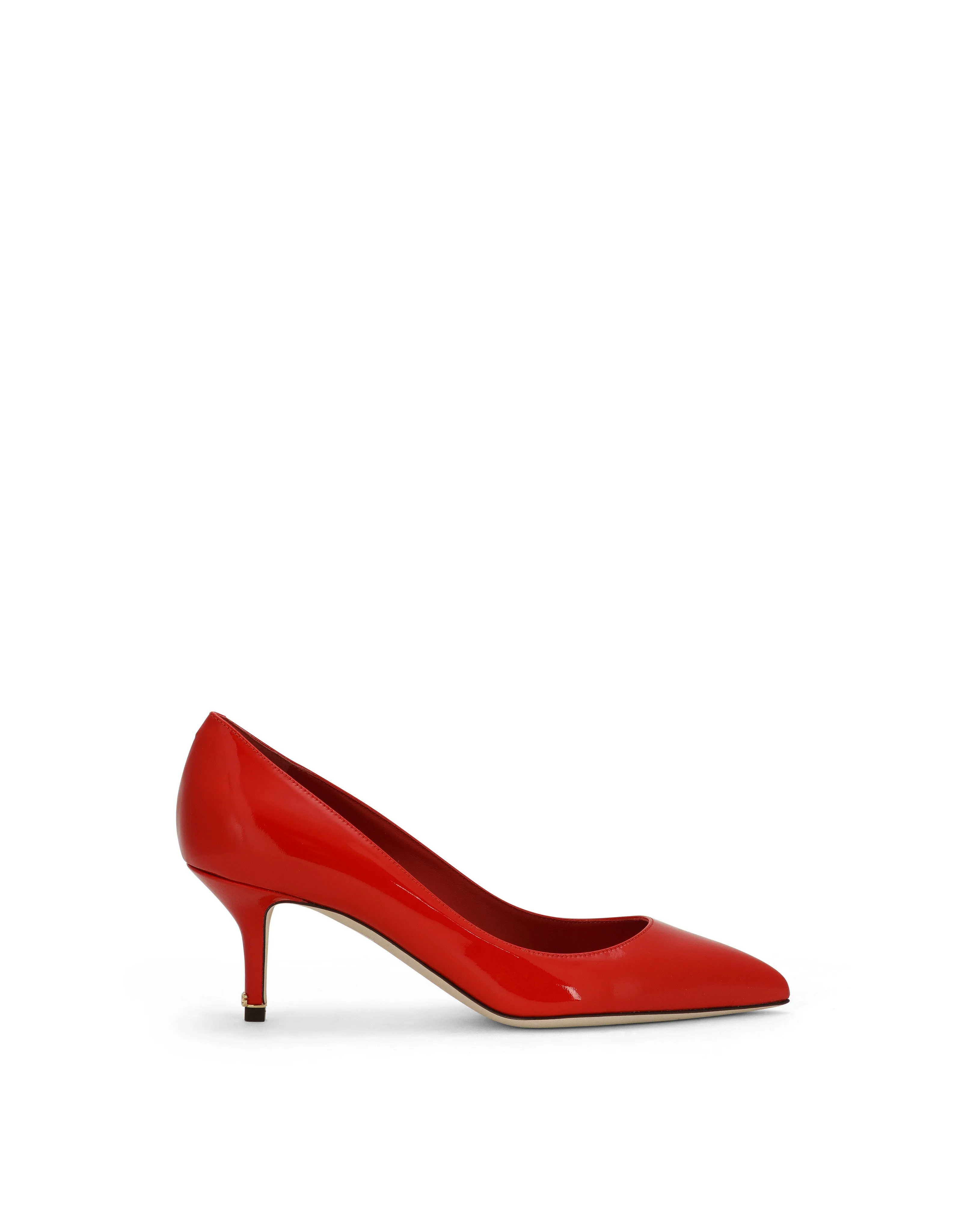 Pointed varnish pumps with medium heel