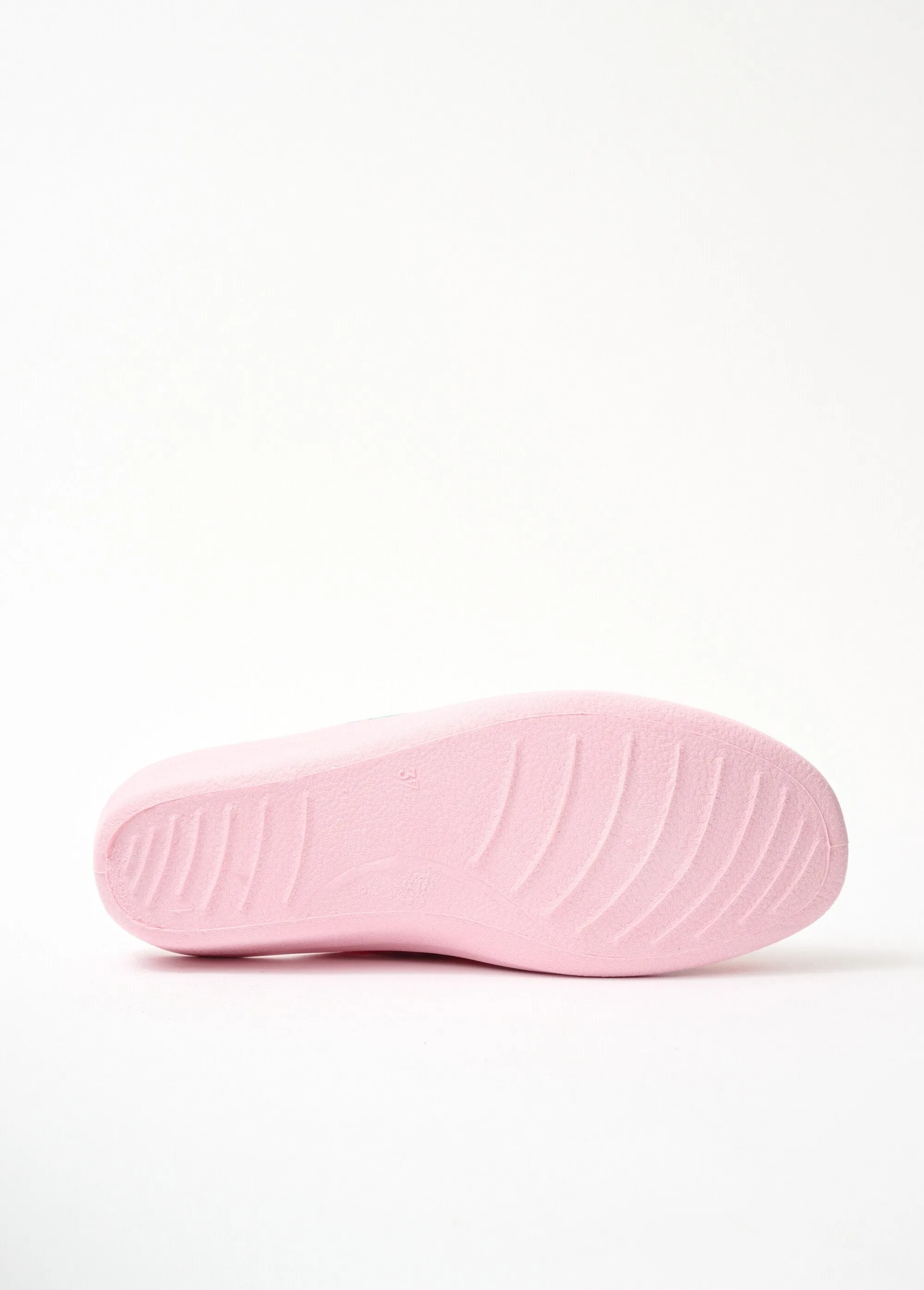 Printed comfort width mule slippers