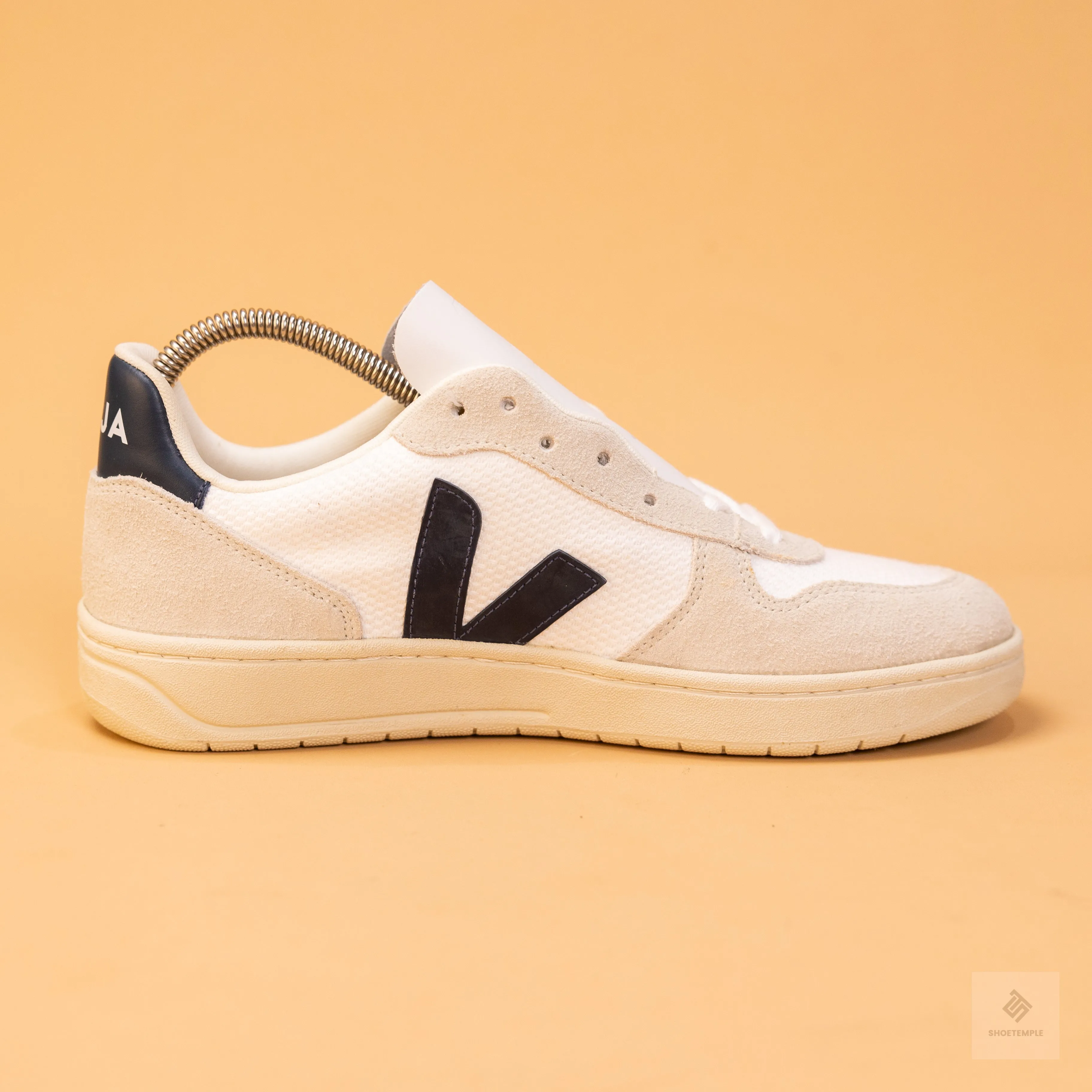 Veja Men’s V-10 Basketball Sneakers