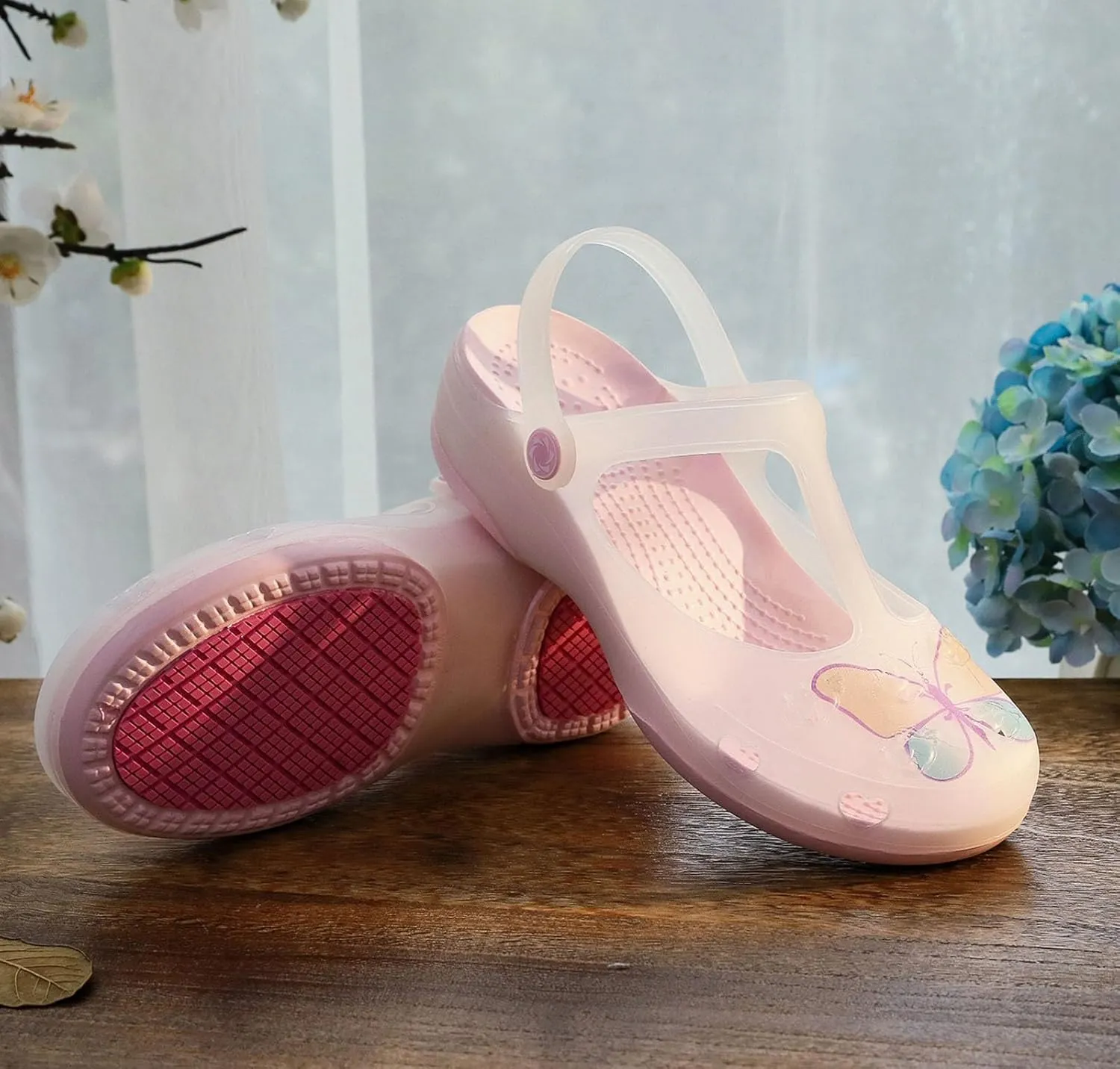 Women's Classic Transparent Garden Clogs Comfortable, Soft, and Non Slip Jelly Beach Sandals Outdoor Leisure Water Slippers