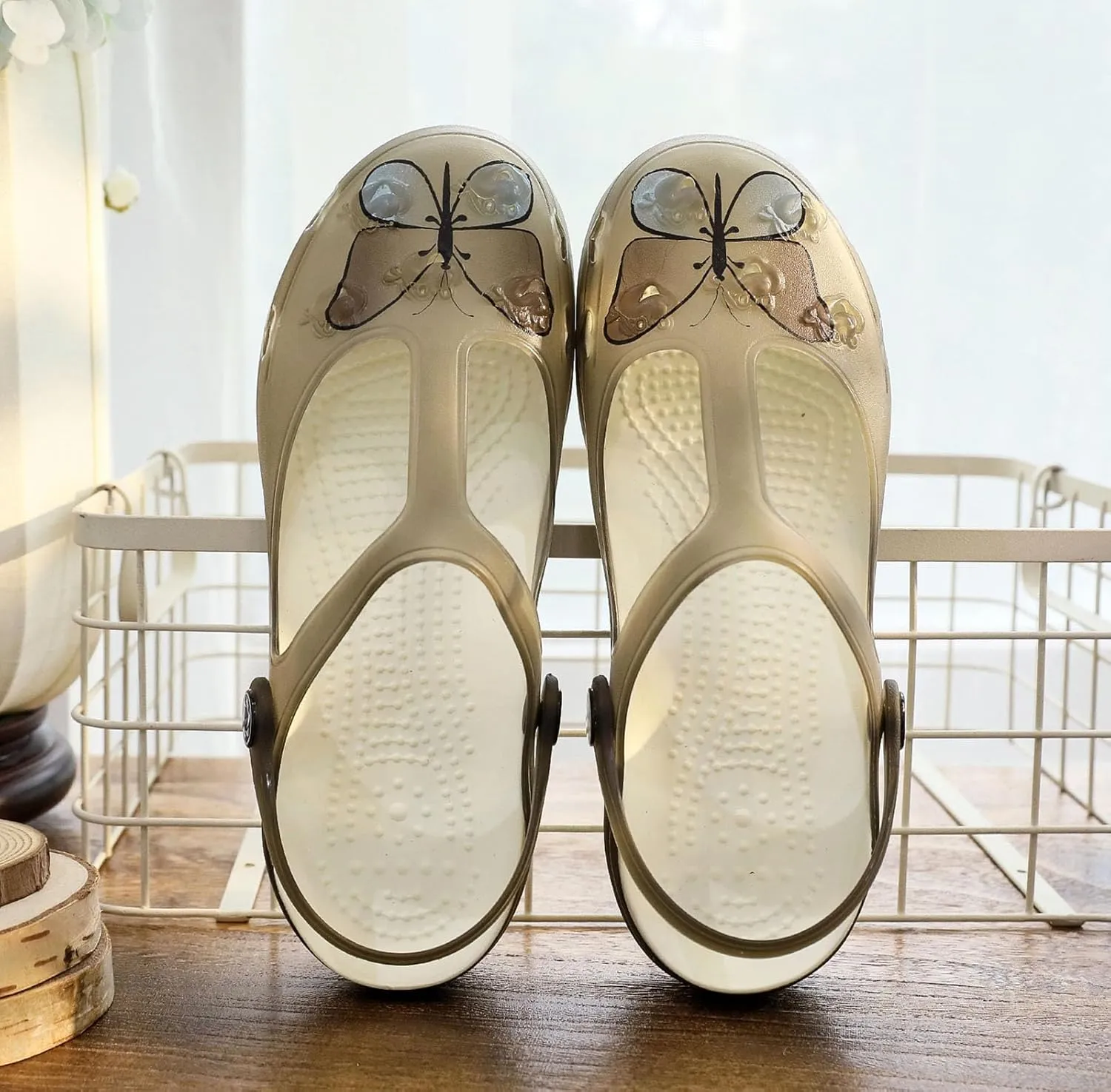 Women's Classic Transparent Garden Clogs Comfortable, Soft, and Non Slip Jelly Beach Sandals Outdoor Leisure Water Slippers