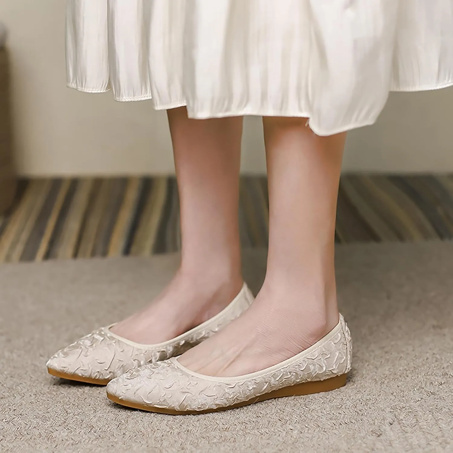 Women's Flats, Foldable Ballet Flats for Women, Fashion Silk Pionted Toe Comfort Lightweight Slip-On Dress Shoes