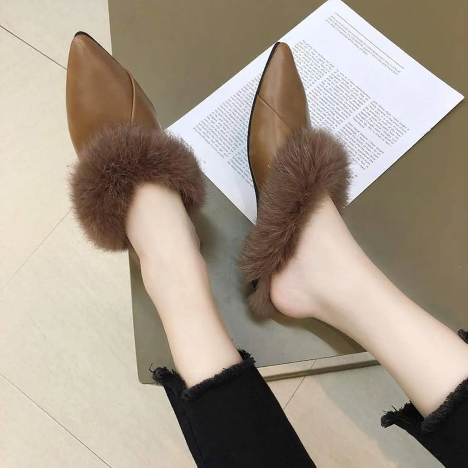 Women's Loafers, Comfortable Fur Velvet Backless Pointed Mule Slippers