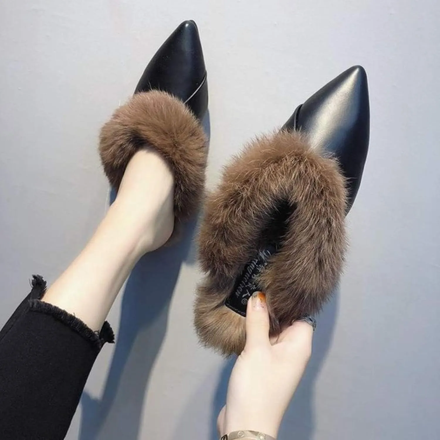 Women's Loafers, Comfortable Fur Velvet Backless Pointed Mule Slippers