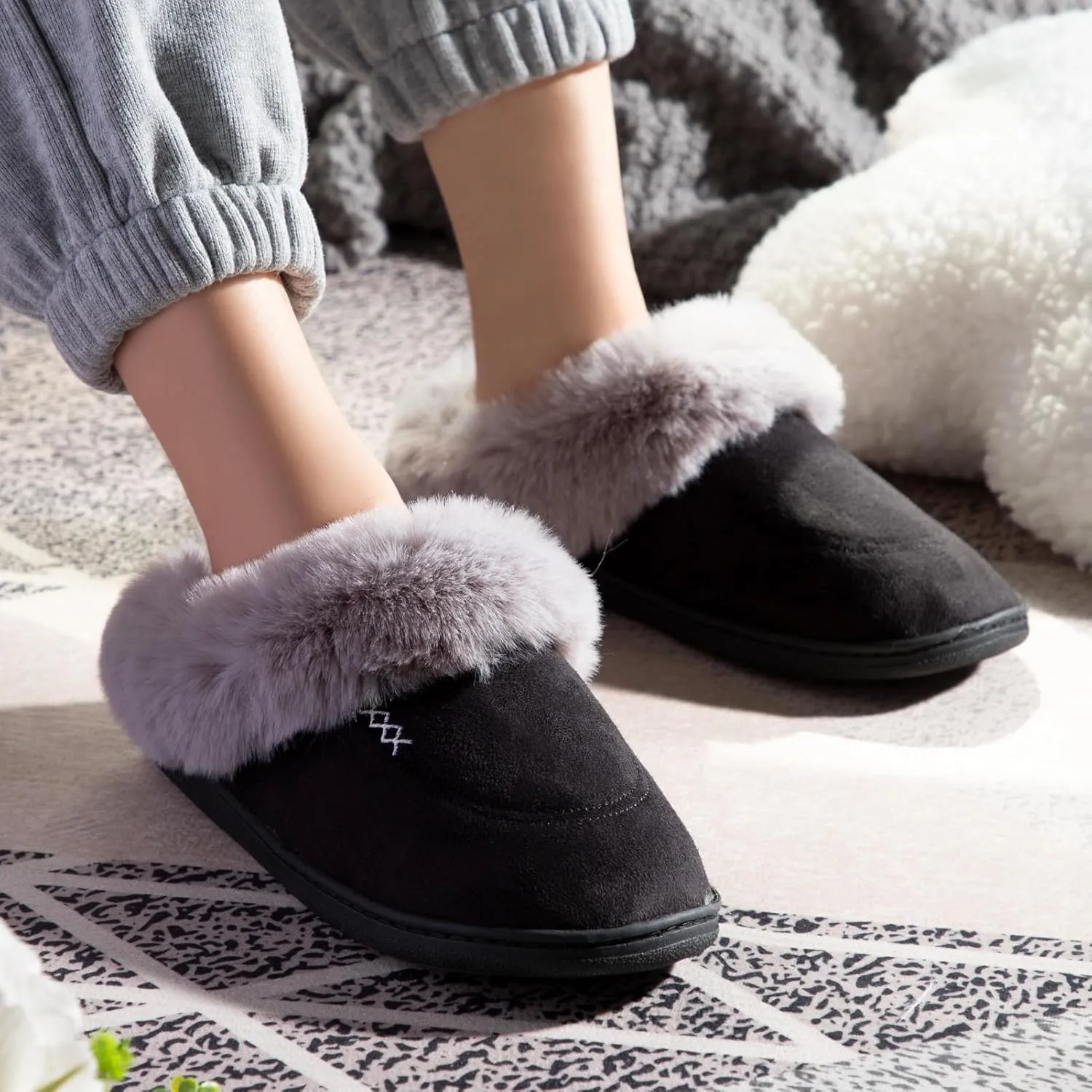 Women's Moccasin Slip-on Slippers Soft Microsuede Clog Comfy Non-slip Memory Foam Indoor Outdoor House Shoes with Fuzzy Collar